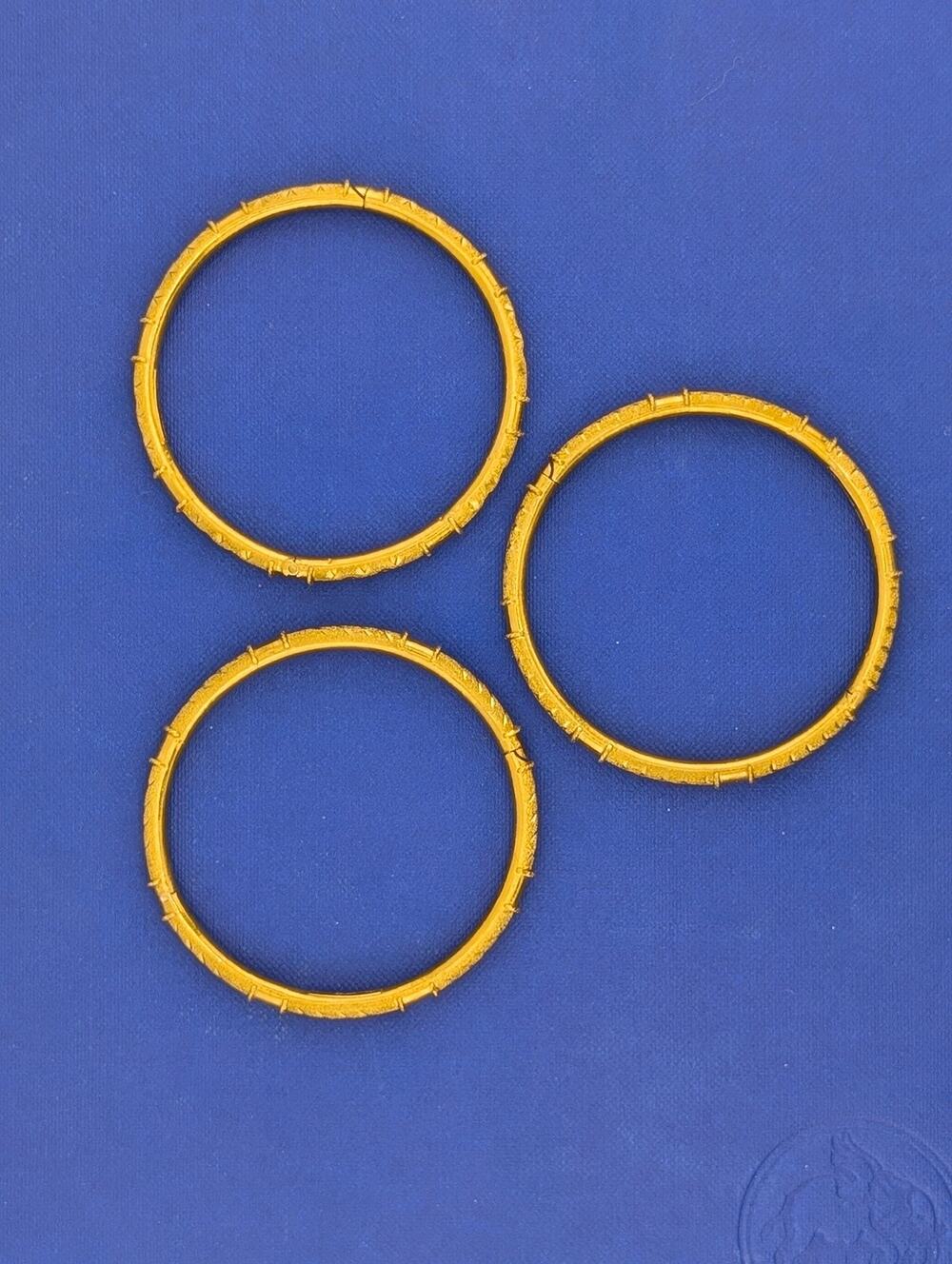 23 Karat Gold - Set of 3 Bangles - 45.4g